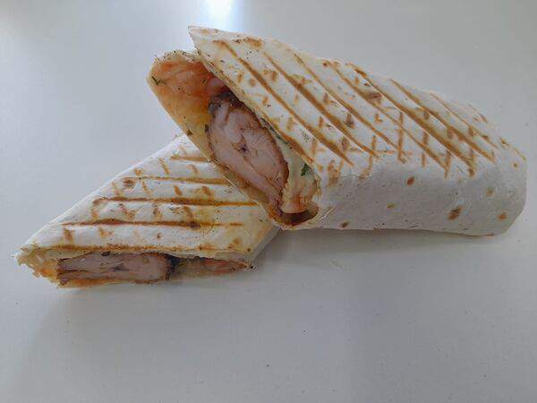 Мясо на мангале - Шашлык куриный в лаваше с маринованным луком, кетчупом