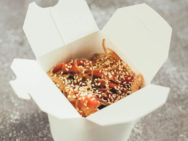 Сашими - Фунчоза с курицей, овощами и кунжутом