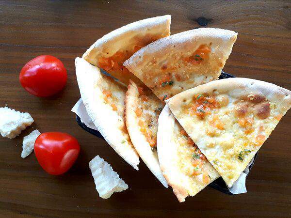 GM cafe - Фокачча помидор/пармезан