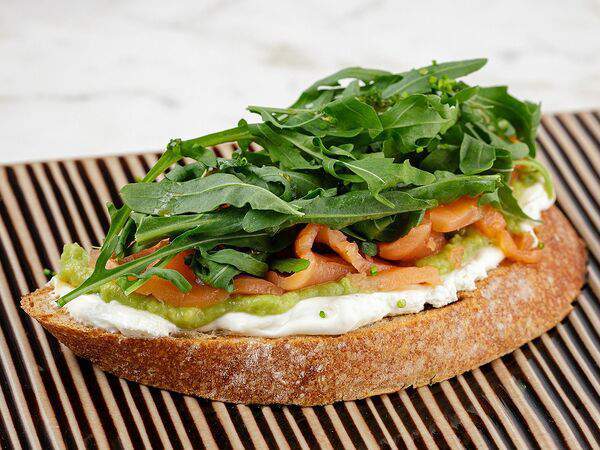 Leto - Брускетта с лососем и гуакамоле