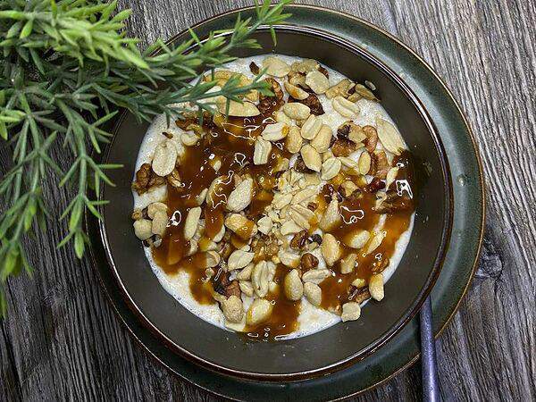 Gray House - Каша овсяная с орехами и карамелью