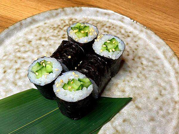 Кафе AZIAT - Ролл Маки с огурцом