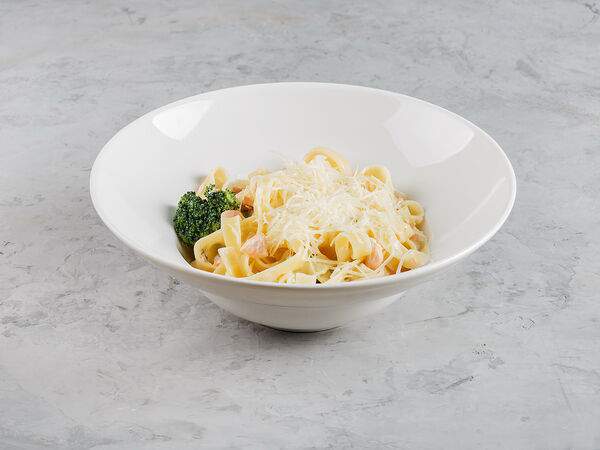 Terra - Тальятелле с сёмгой, брокколи и сливочным соусом с мускатным орехом