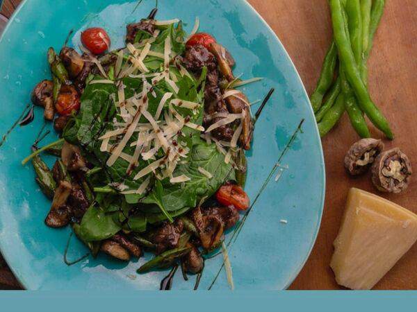 Кафе Gold - Теплый салат с телятиной