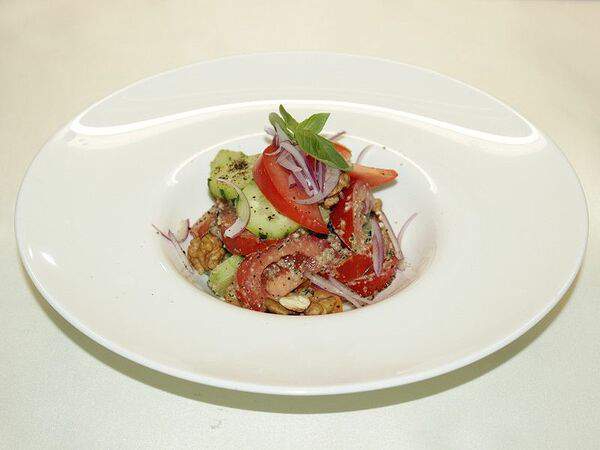 Каравелла - Овощной салат с ореховой заправкой