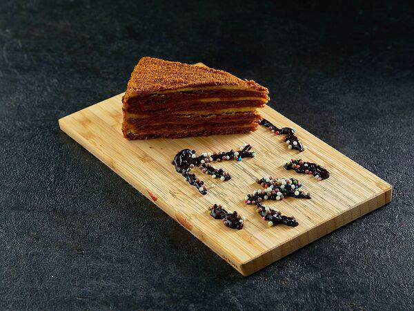 Leo shaverma and bar - Торт Медовик