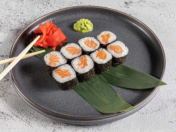 Yoshi Sushi & Mulino Pizza - Ролл с лососем