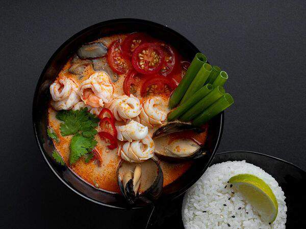 Joly Woo - Том ям с рисом и морепродуктами