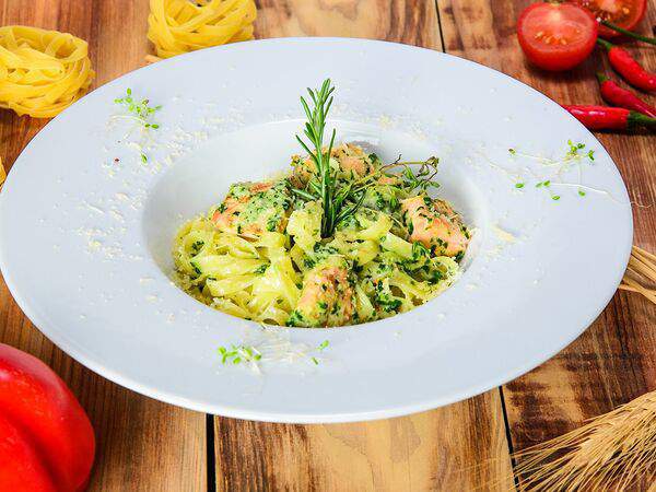 Парк - Тельятелле с семгой и шпинатом