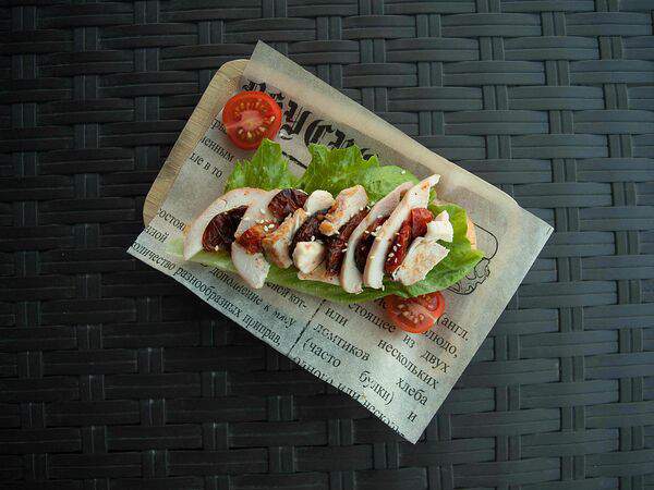 Wooden - Брускетта с цыпленком и вялеными томатами