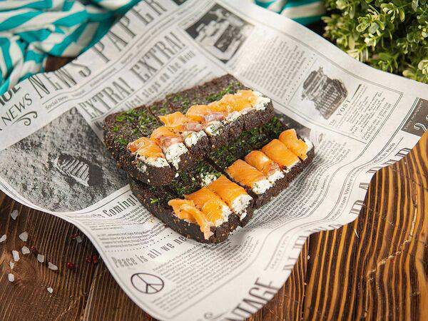 Menthol - Гренки чесночные с творожным сыром и лососем