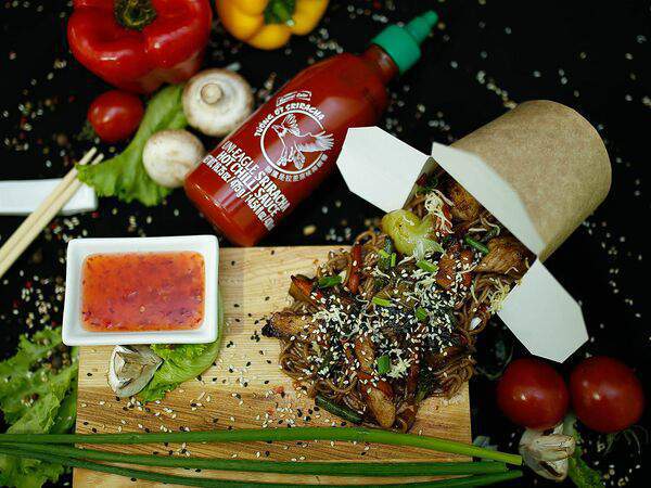 Катана - Соба со свининой в Свит Чили Мини