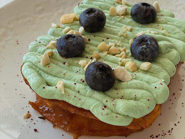 Яйцо - Бриошь с фисташковым кремом