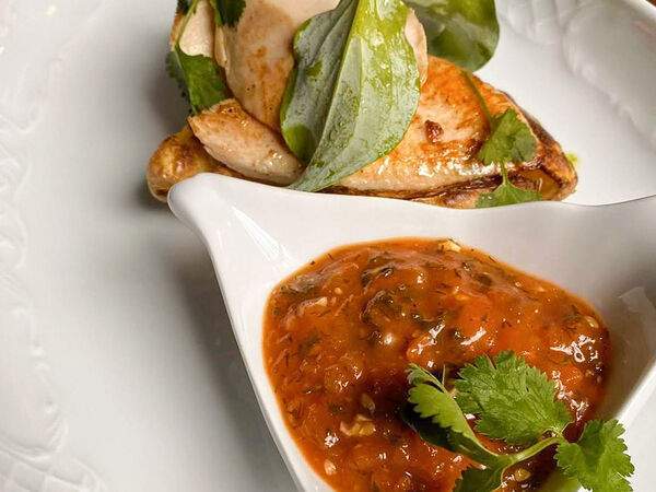 Золотой гребешок - Куриная грудка с картофельными дольками и аджикой