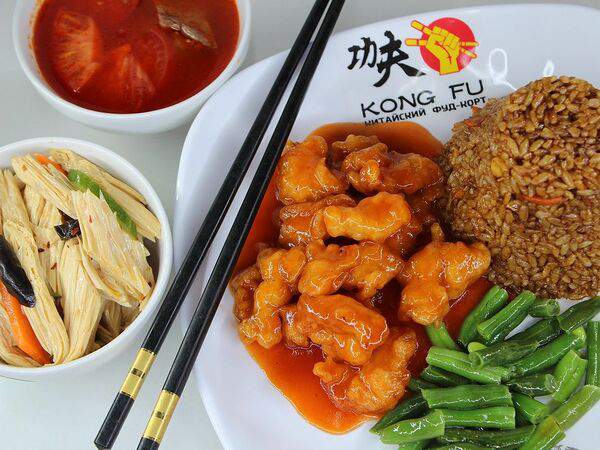 Kong Fu - Жареный рис с курицей в кисло-сладком соусе