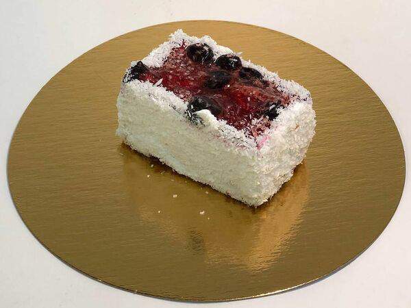 Ля Галетт - Пирожное творожное с лесными ягодами
