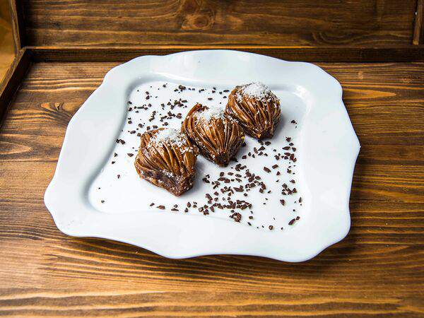 Восточная выпечка - Пахлава Мидий с грецким орехом в начинке и каймаком и шоколадом