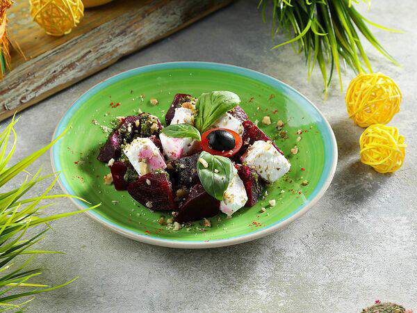 Арт-кафе Африка - Салат из свеклы с брынзой