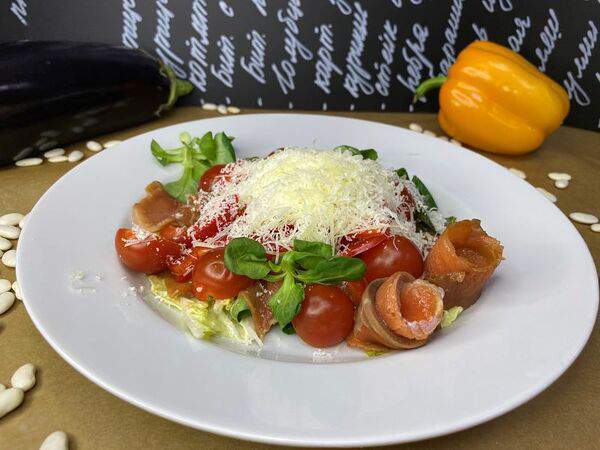 Goodfood - Салат с карпаччо и форелью