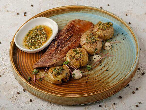 Гранат - Говяжий язык гриль в соево-карамельном соусе с мини-картофелем