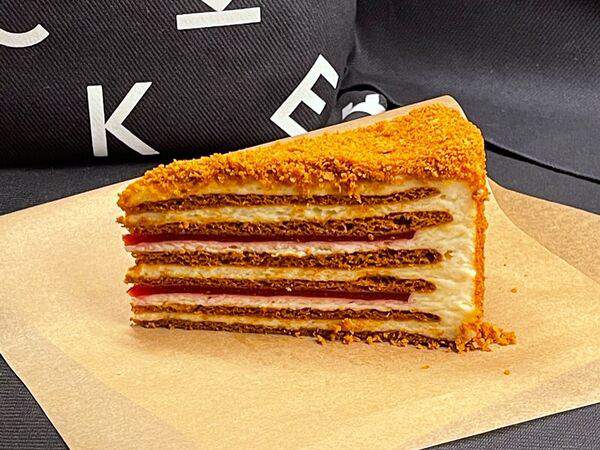 Кекс - Медовик с малиновым желе