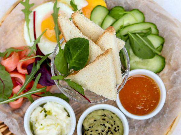 In Coffee We Trust - Большой рыбый завтрак