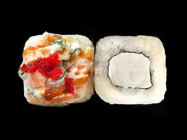 Fabrika - Ролл с сыром Филадельфия и тартаром из лосося и огурца