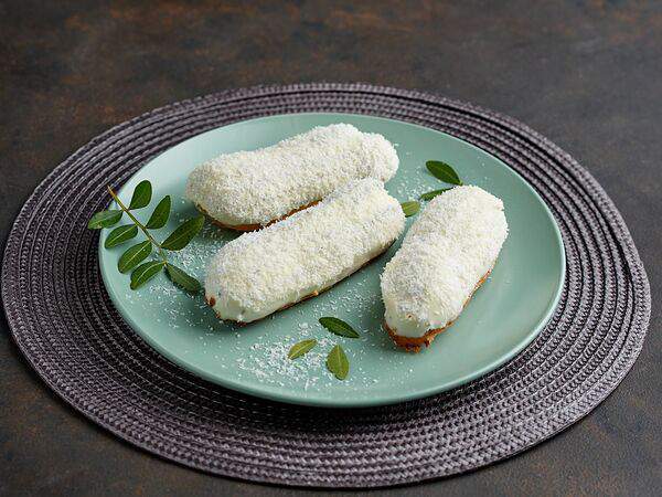 Кондитерская Ежевика - Эклер с клубничным кремом чиз