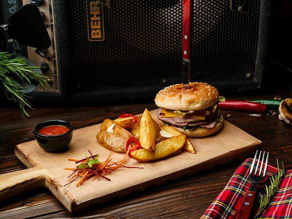 New Slam Food & Music - Бургер от шефа с ростбифом или котлетой из телячьей вырезки