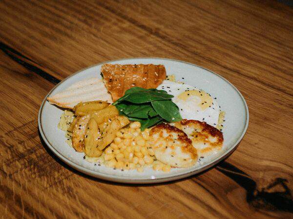 Будь умницей - Завтрак с хумусом и халуми