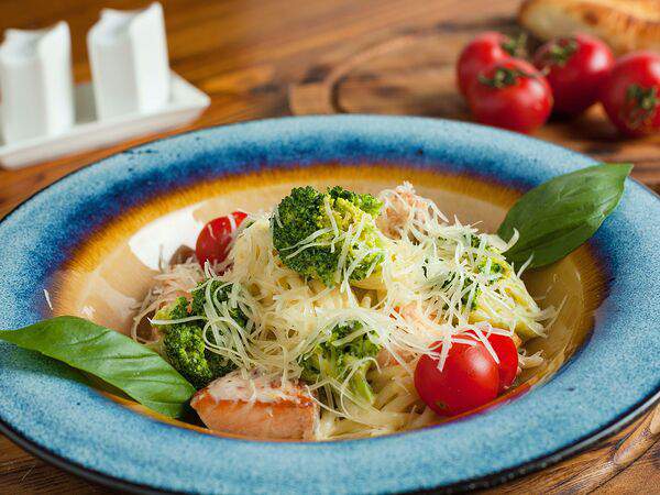 Трапеза - Лингвини с семгой и брокколи