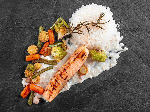 Крафт-кафе Вжарим - Лосось с рисом и овощами