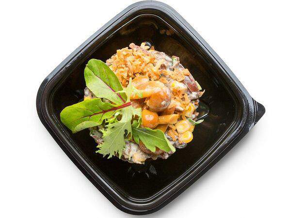 ПиццаФабрика - Салат с бастурмой, грибами и кукурузой