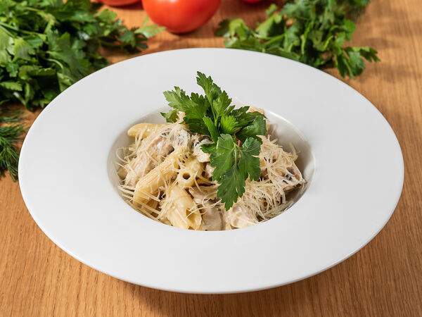 Ресторан Компания - Паста Пенне с куриным филе и грибами