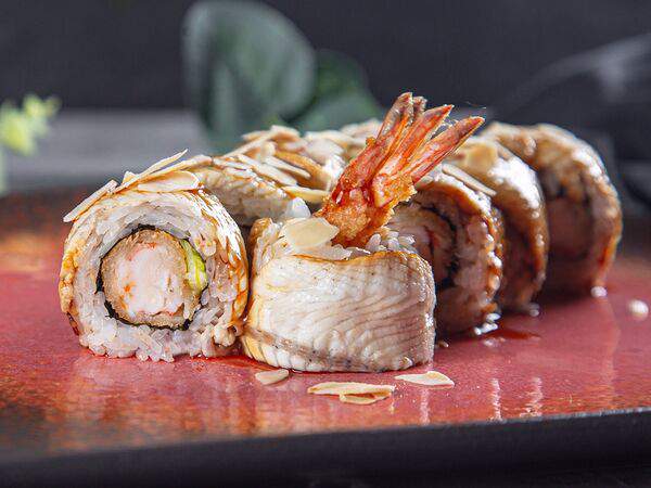 Sailor Moon - Ролл Креветка темпура с миндальными лепестками