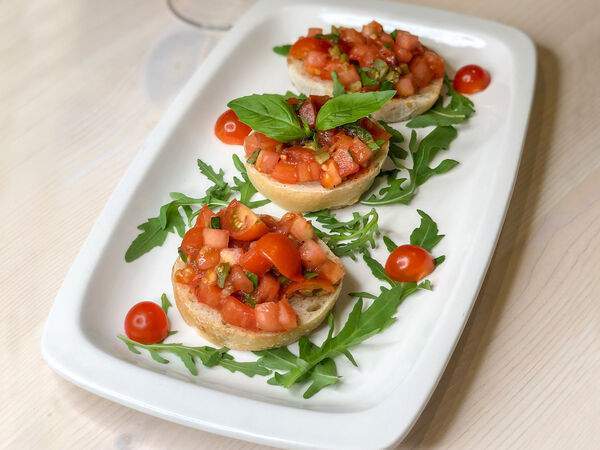 Траттория la casa - Брускетта с томатами