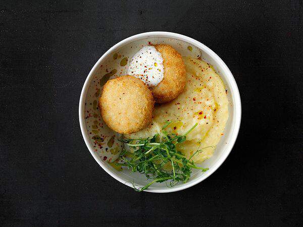 Рис - Крабкейки с картофельным пюре и сливочно-кокосовым соусом