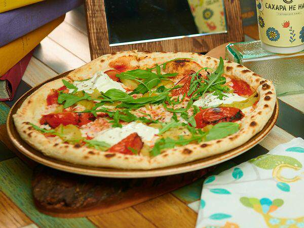 Сахара не надо - Пицца с томатами, печеными перцами и сыром страчателла