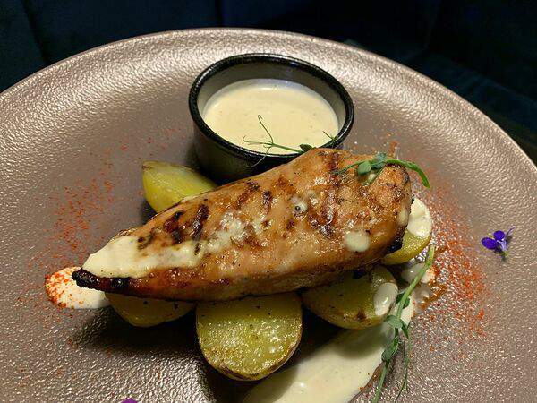 Twelve - Куриная грудка с мини картофелем и соусом