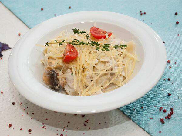 Акварель - Феттуччине с курицей и грибами