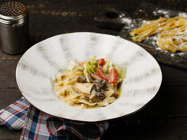 К папе на Pizza - Карбонара с соусом голландез