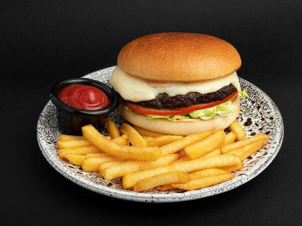 Under Bar - Бургер с моцареллой и томатами