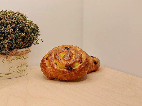 Бриошь пекарня - Улитка с заварным кремом