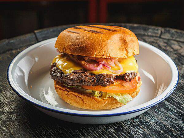 Brew Barrel taproom - Классический бургер