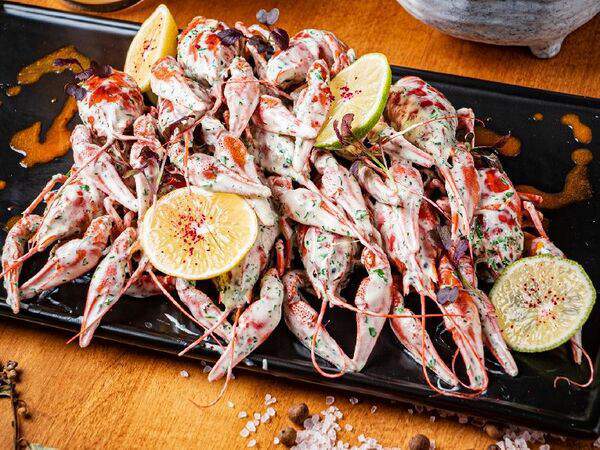 Гости рестопаб - Жареные со сметаной, зеленью и чесноком