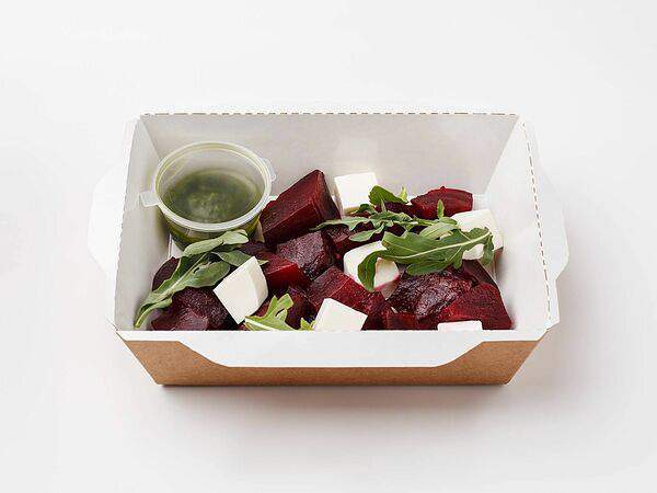 Ulandy Cafe - Салат с запеченной свеклой, сыром фета и рукколой