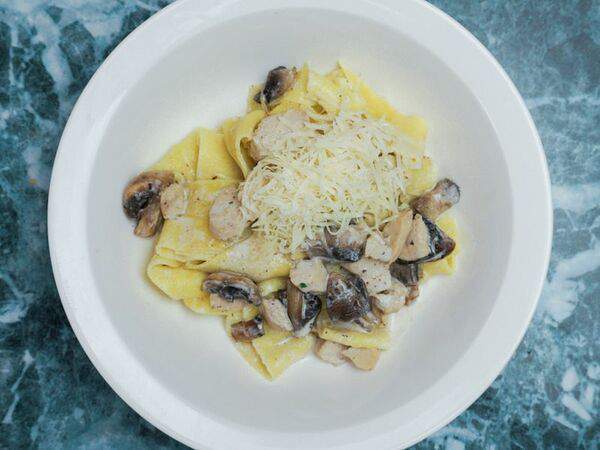 Бутик вкусной еды - Паппарделле с цыпленком и грибами