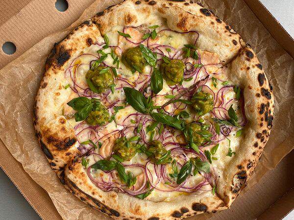 Pulcinella Pizzeria - Пицца с филе лосося
