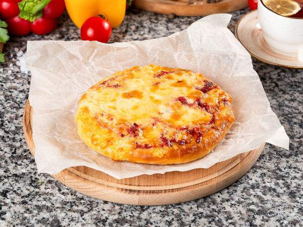 Пиццерия Ностальгия - Пицца Домашняя с сервелатом