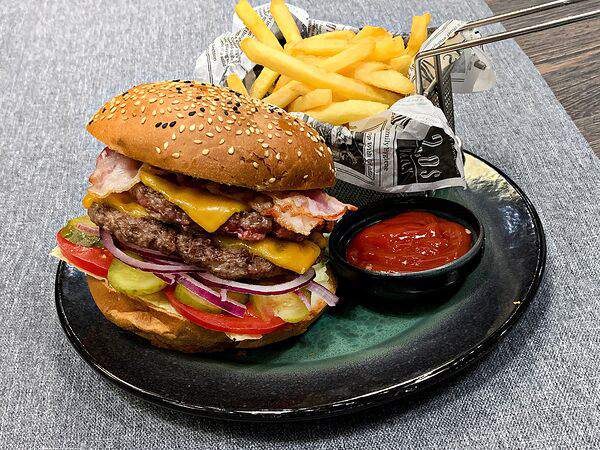 ВкусняША - Бургер двойная ВкусняША